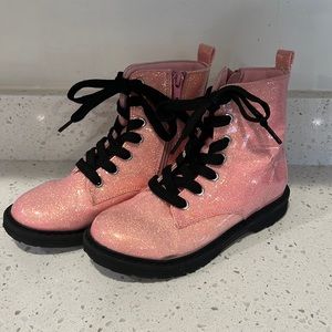Girls pink sparkly boots with zipper side. Combat boot. Size youth 1.